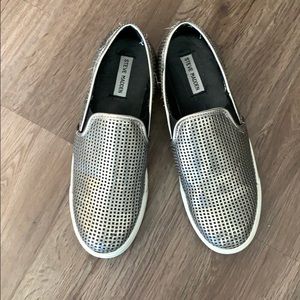 Lightly worn Steve Madden tennis shoes (Women’s)